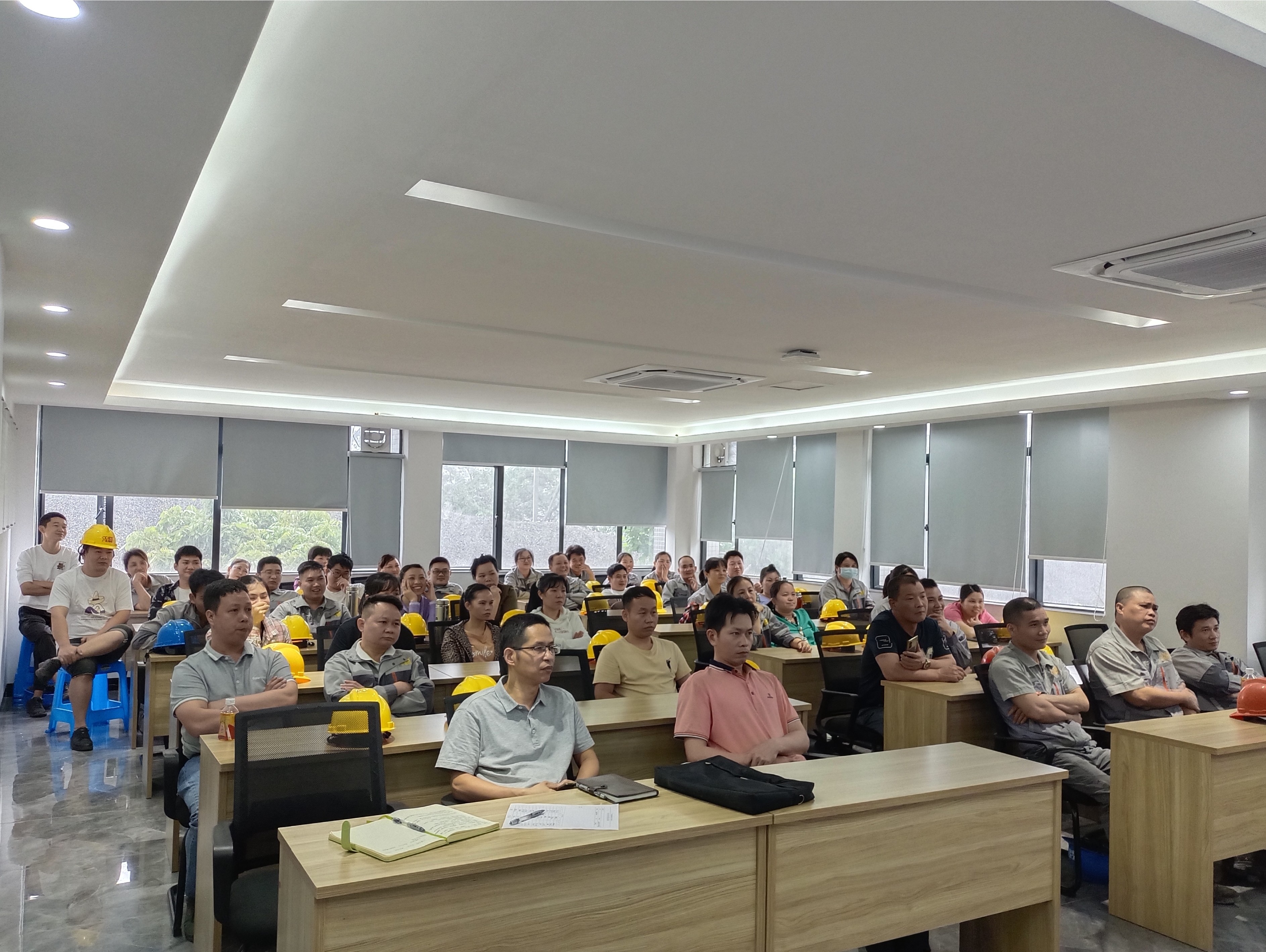 加強(qiáng)安全教育培訓(xùn)，筑牢安全生產(chǎn)防線